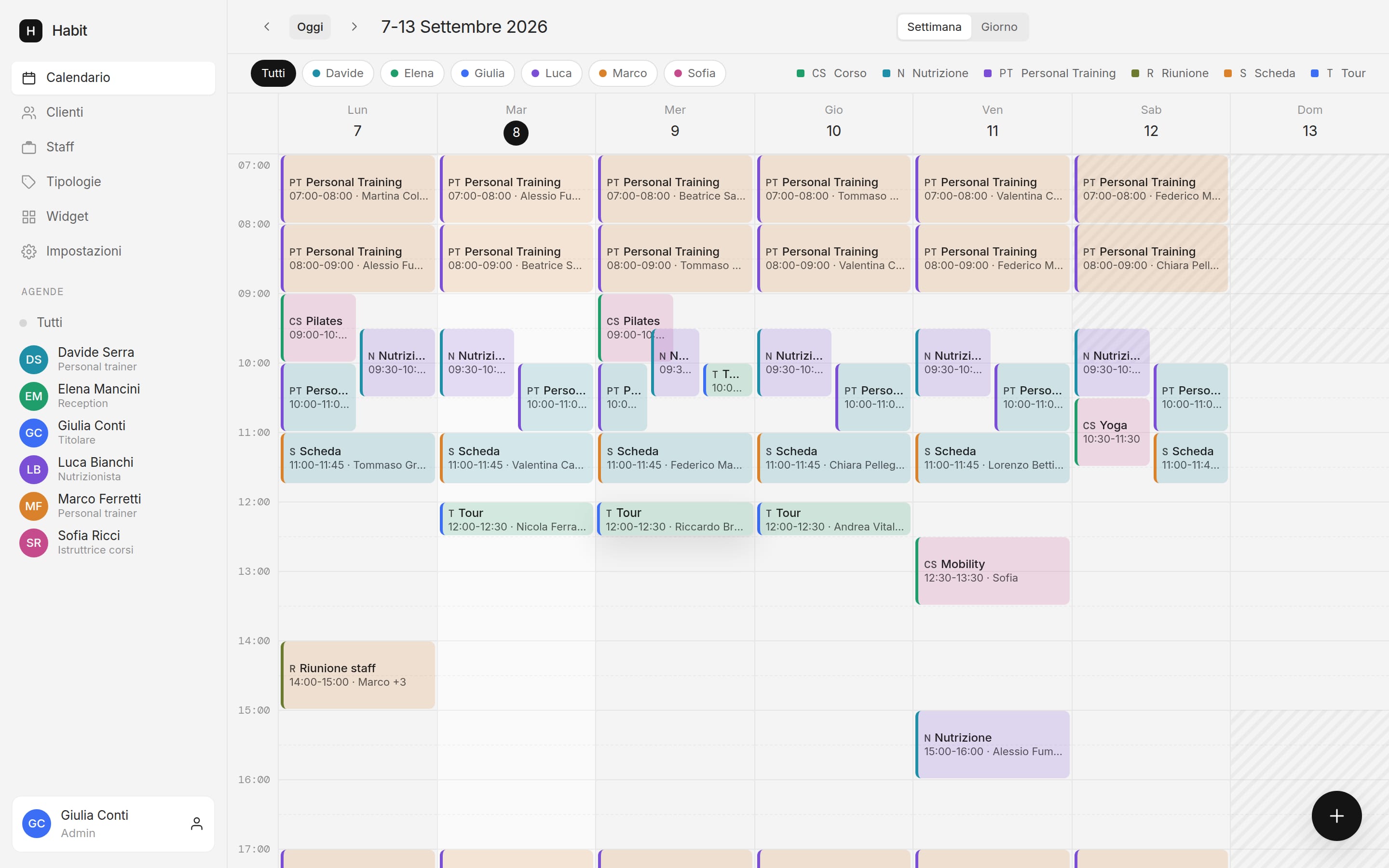 Agenda settimanale con personal training, corsi, schede e tour dal lunedì alla domenica
